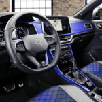 Интерьер обновленного VW T-Roc с цветными вставками